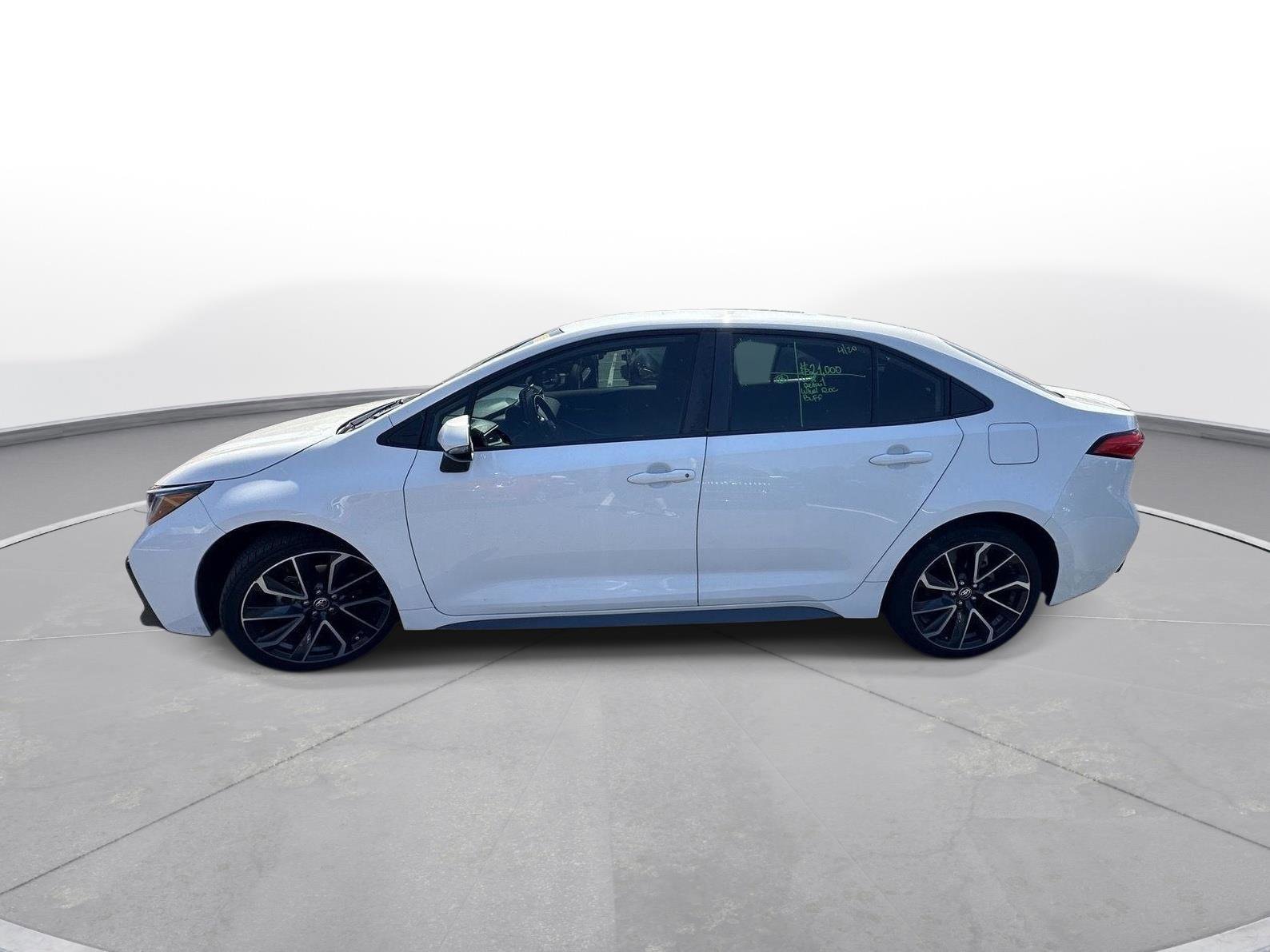 Used 2021 Toyota Corolla SE FWD image 9