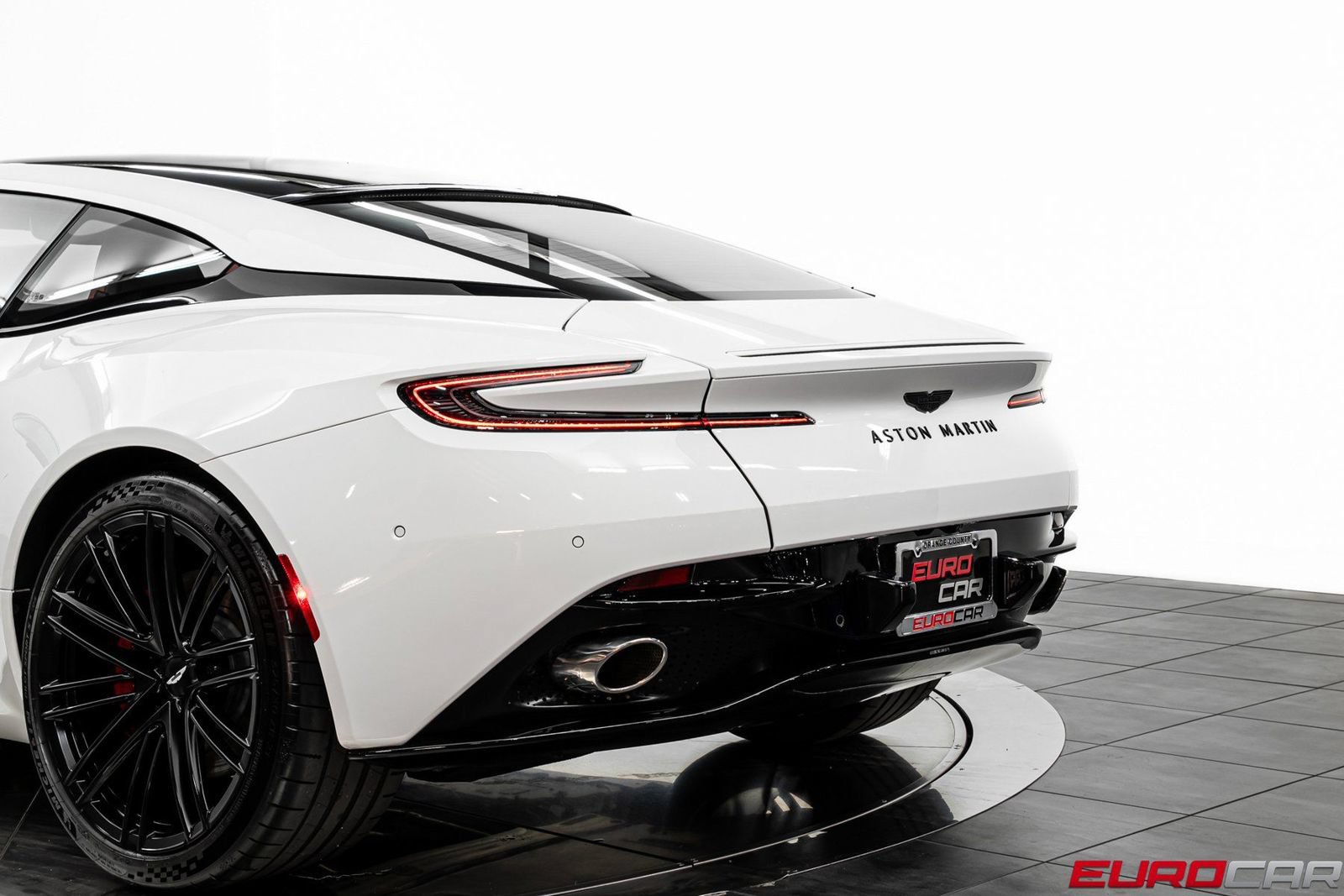 Used 2024 Aston Martin DB12 Coupe RWD image 15