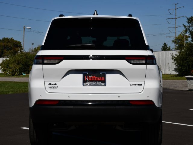 Used 2025 Jeep Grand Cherokee Limited w/ Black Appearance Package image 5