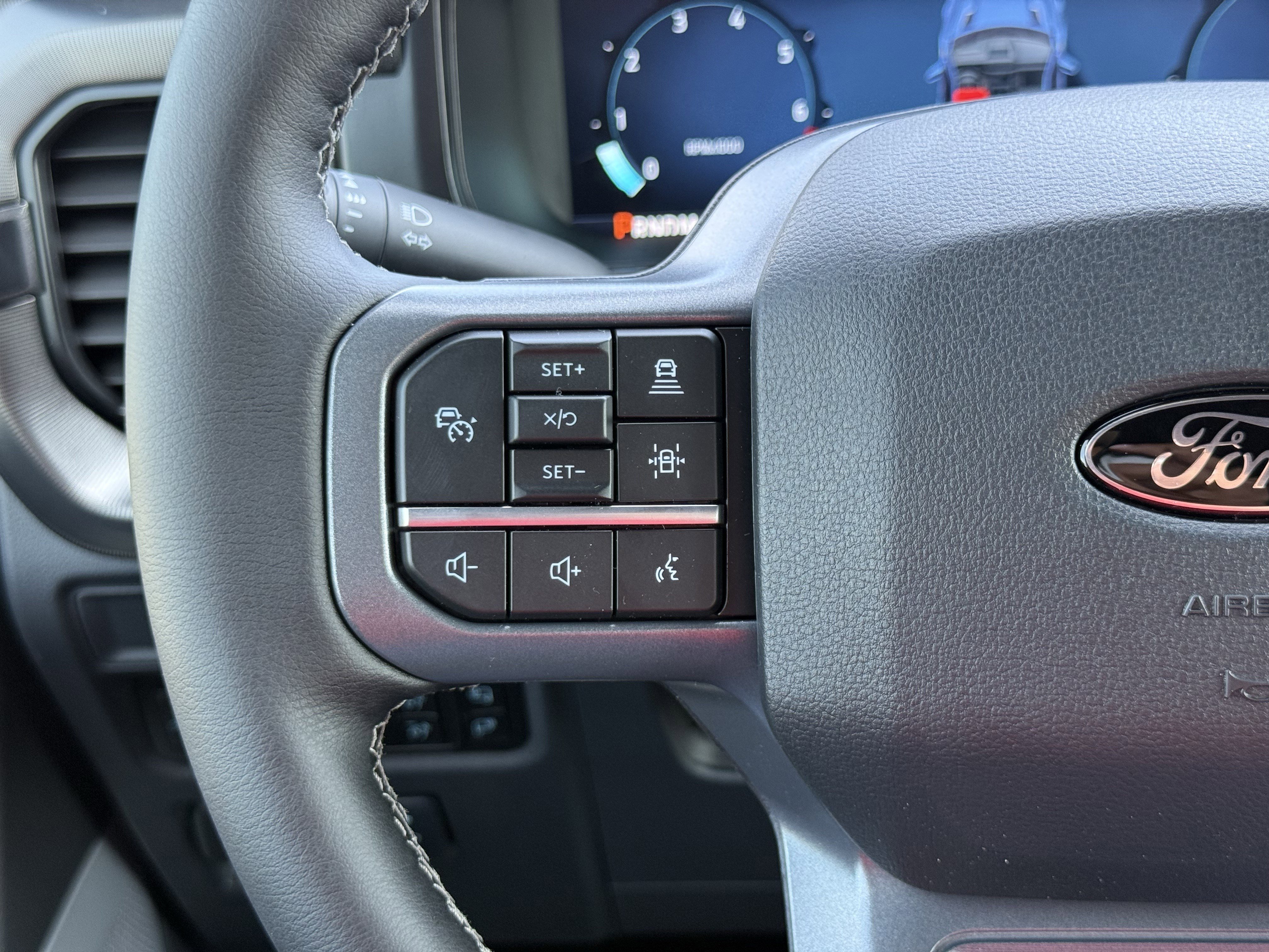 New 2025 Ford F150 Lariat w/ Equipment Group 502A High image 25