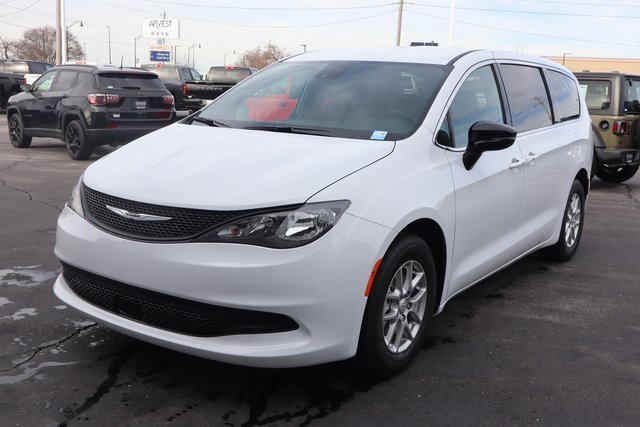 New 2026 Chrysler Voyager LX image 18