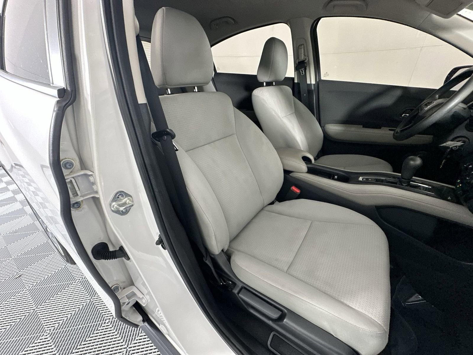 Used 2021 Honda HR-V LX image 27