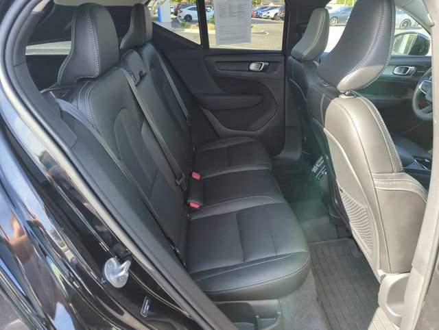 Used 2024 Volvo XC40 B5 Ultimate image 32