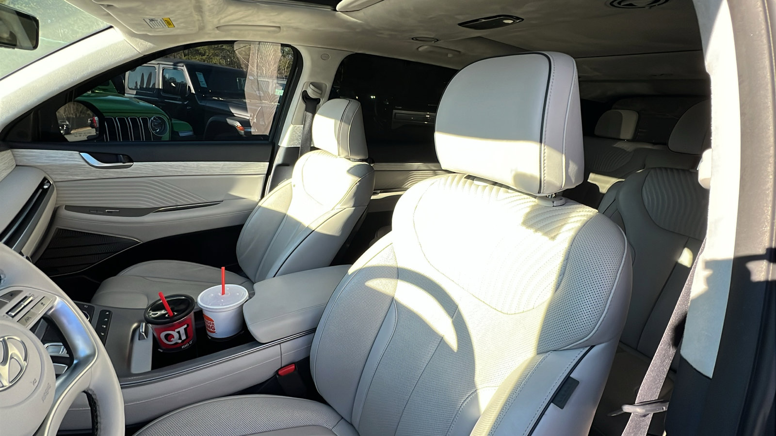 Used 2024 Hyundai Palisade Calligraphy image 18