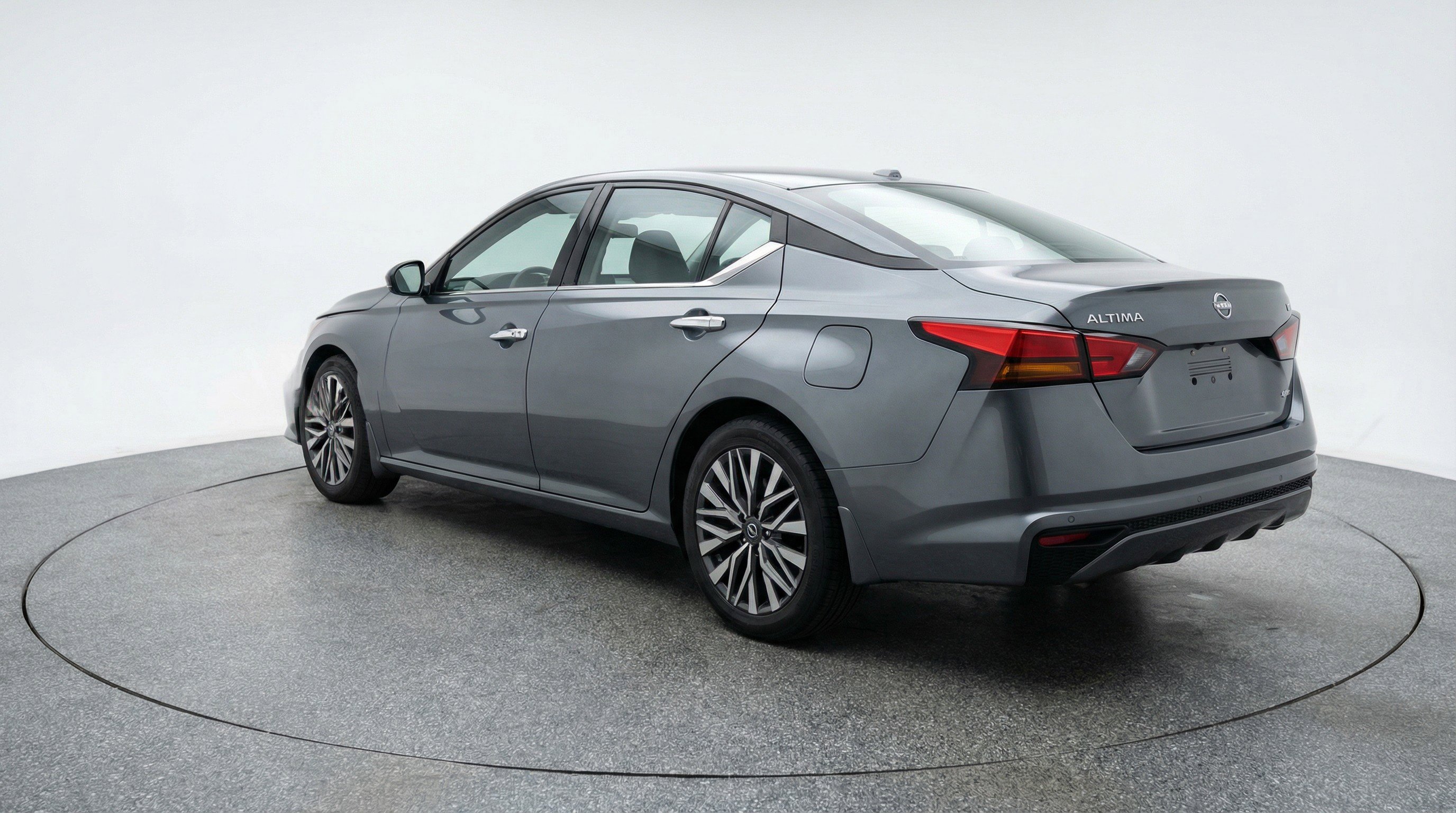 Used 2025 Nissan Altima 2.5 SV FWD image 6