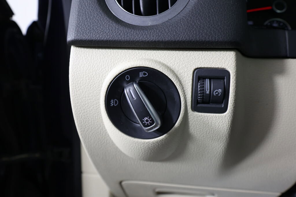 Used 2014 Volkswagen Tiguan SEL image 32