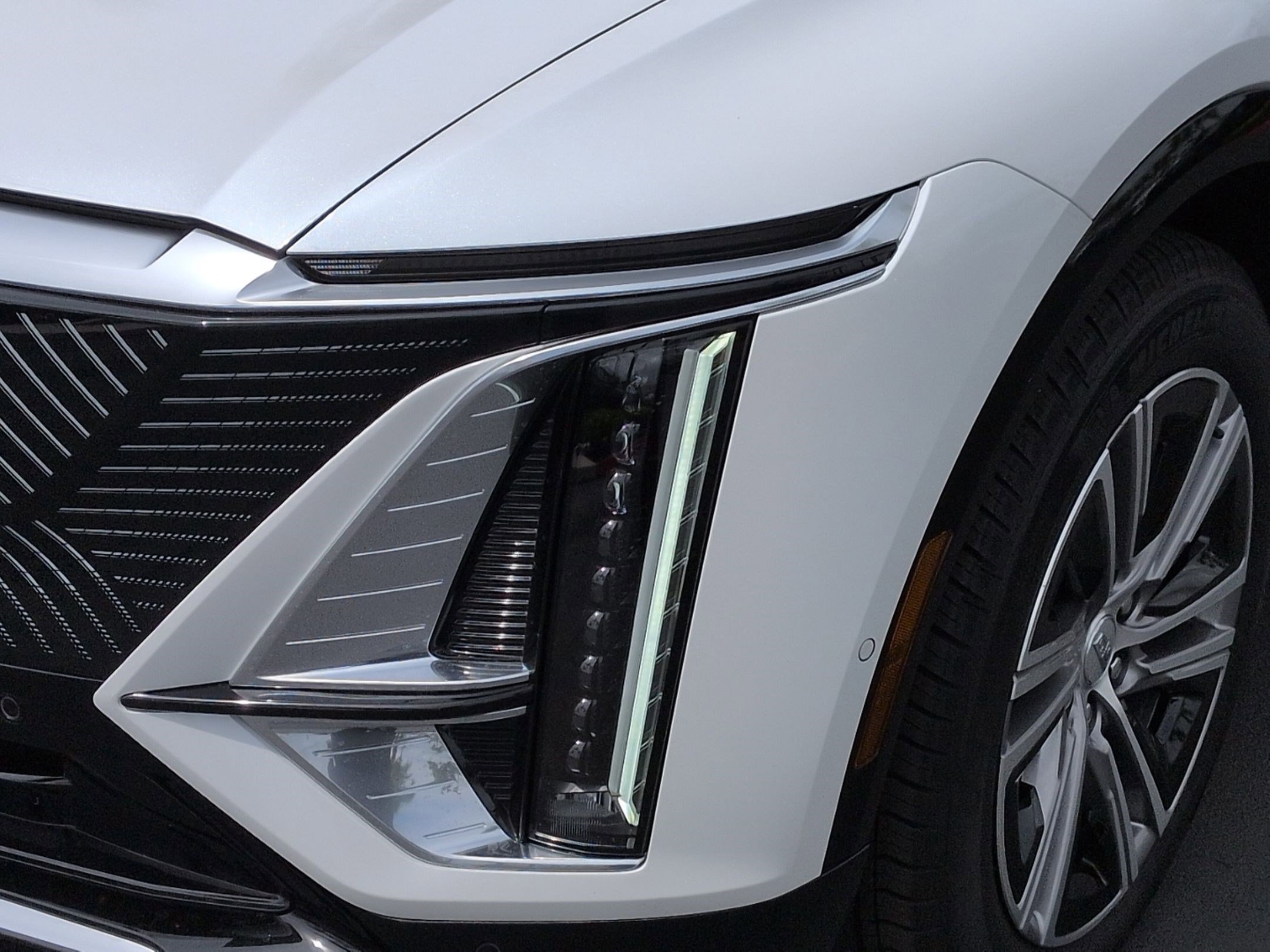 Used 2025 Cadillac Lyriq Luxury image 6