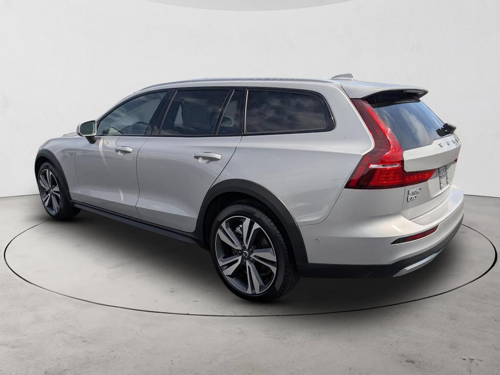 Certified 2025 Volvo V60 B5 Cross Country Plus AWD/4WD image 8