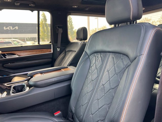 Used 2022 Jeep Grand Wagoneer Series III AWD/4WD image 38