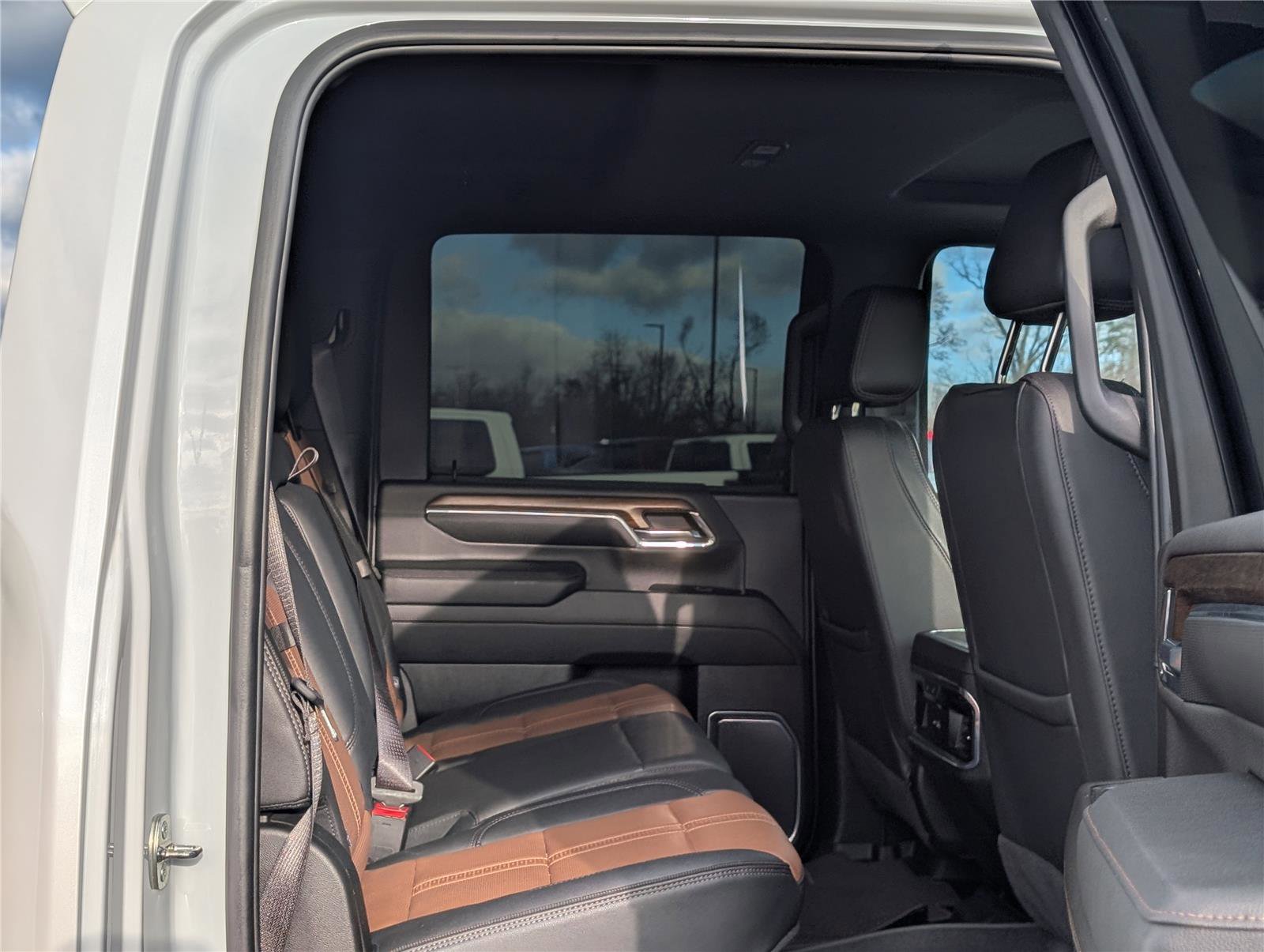 Used 2024 Chevrolet Silverado 3500 High Country w/ High Country Premium Package image 12