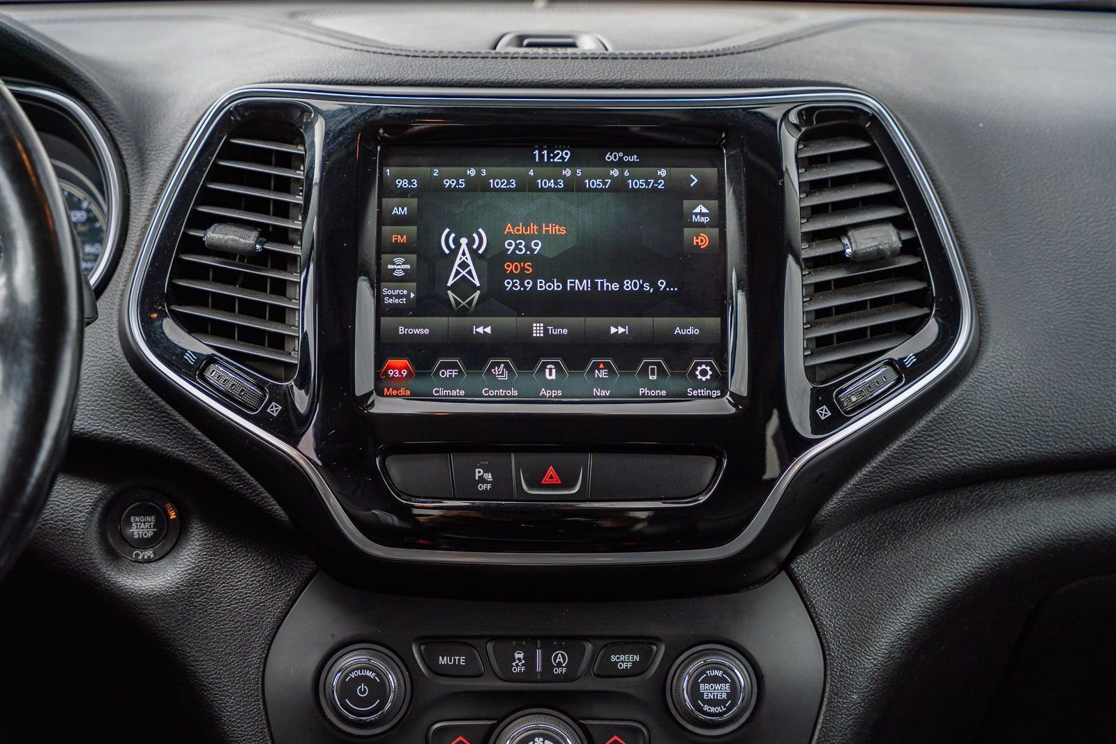 Used 2019 Jeep Cherokee Limited image 35