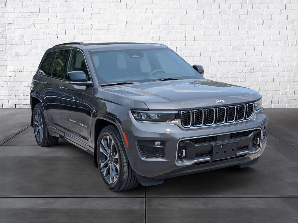 Used 2025 Jeep Grand Cherokee Overland w/ Luxury Tech Group IV AWD/4WD image 1
