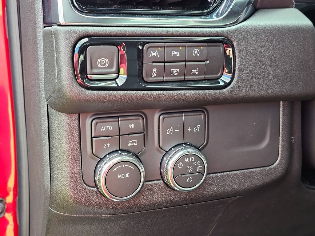 New 2026 GMC Yukon Denali w/ Sun & Power Step Package image 18