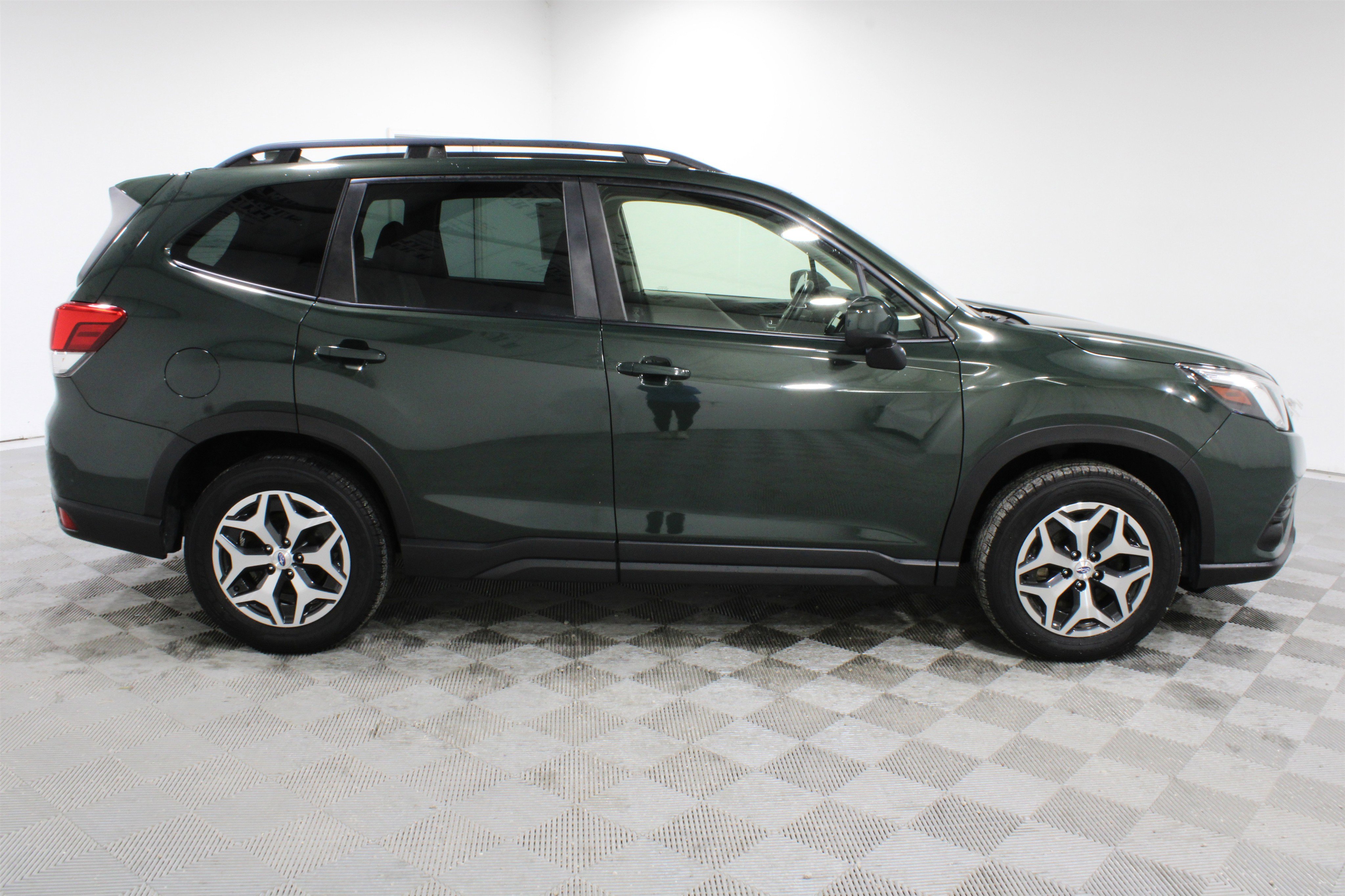 Used 2023 Subaru Forester Premium AWD/4WD image 26