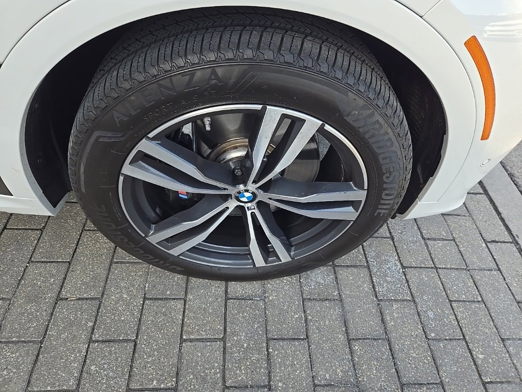 Used 2022 BMW X7 M50i image 11