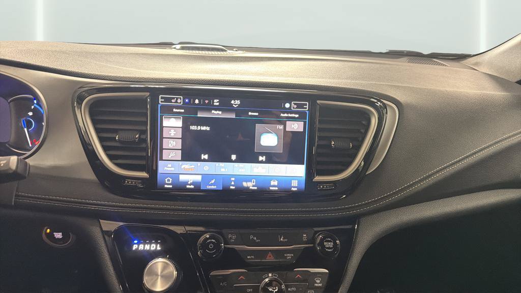Used 2024 Chrysler Pacifica Limited FWD image 18