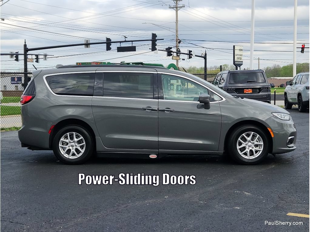 Used 2022 Chrysler Pacifica Touring-L FWD image 13