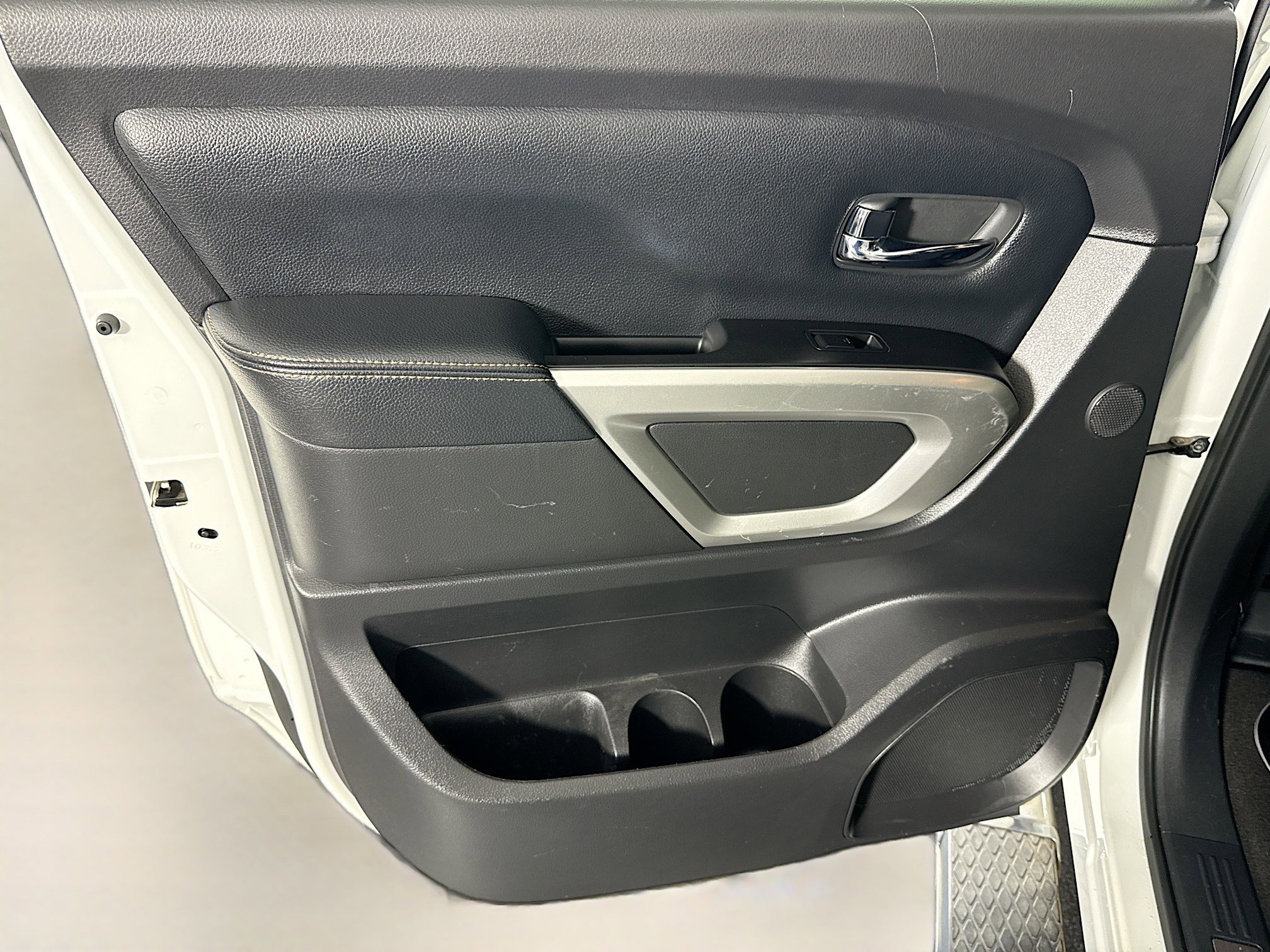 Used 2019 Nissan Titan SL w/ Chrome Package AWD/4WD image 25