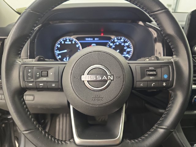 Used 2025 Nissan Pathfinder SV FWD image 32