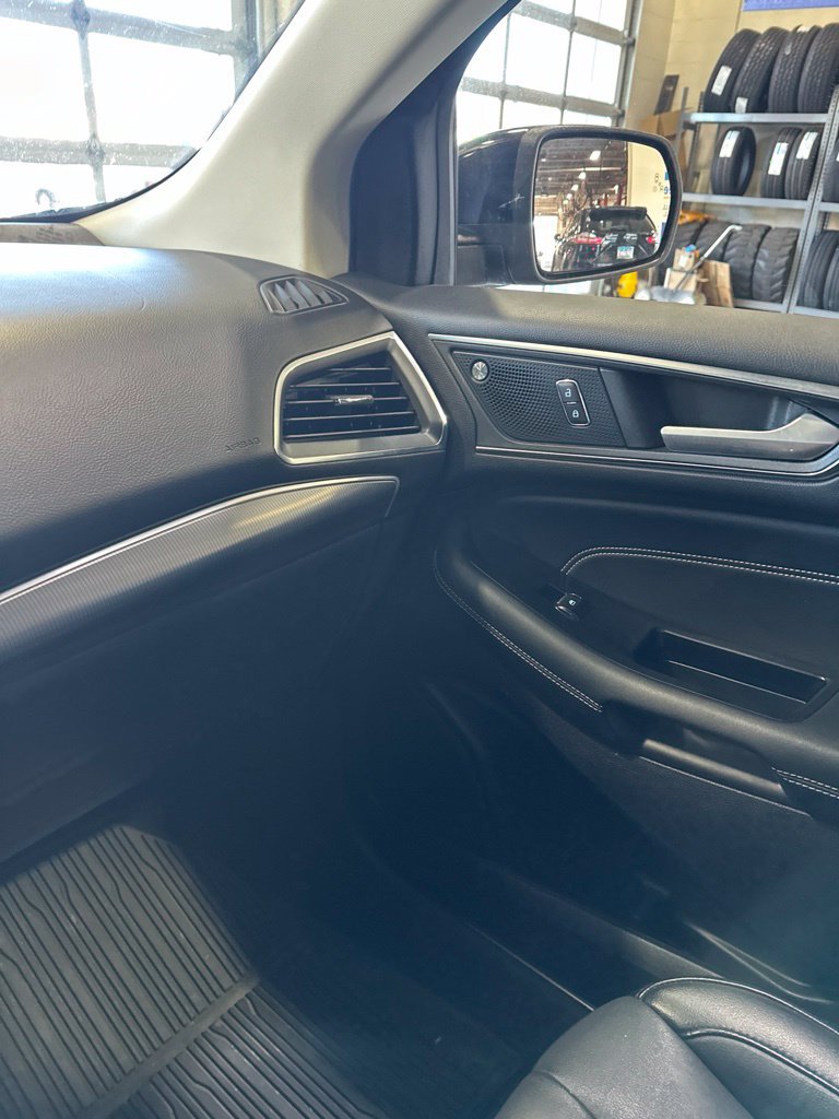Used 2019 Ford Edge Titanium w/ Cold Weather Package AWD/4WD image 15