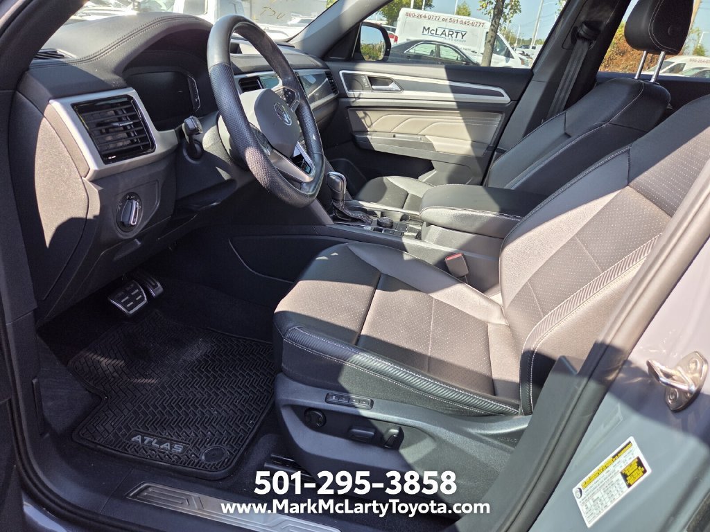 Used 2023 Volkswagen Atlas Cross Sport SEL R-Line AWD/4WD image 8