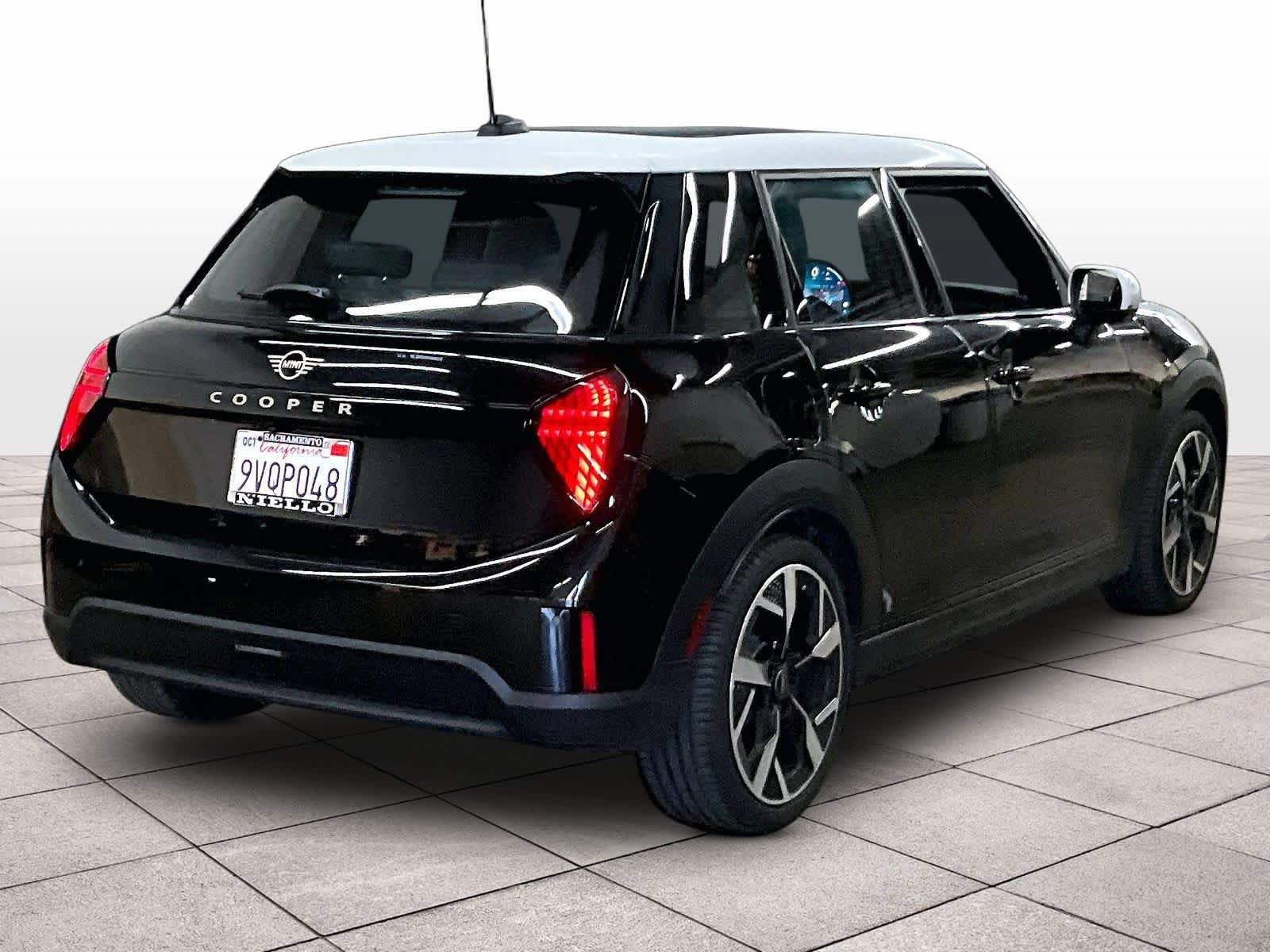 Used 2026 MINI Cooper 4-Door Hardtop FWD image 13