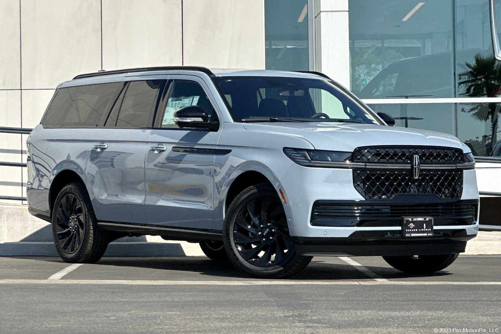 New 2025 Lincoln Navigator L Reserve w/ Jet Appearance Package image 1
