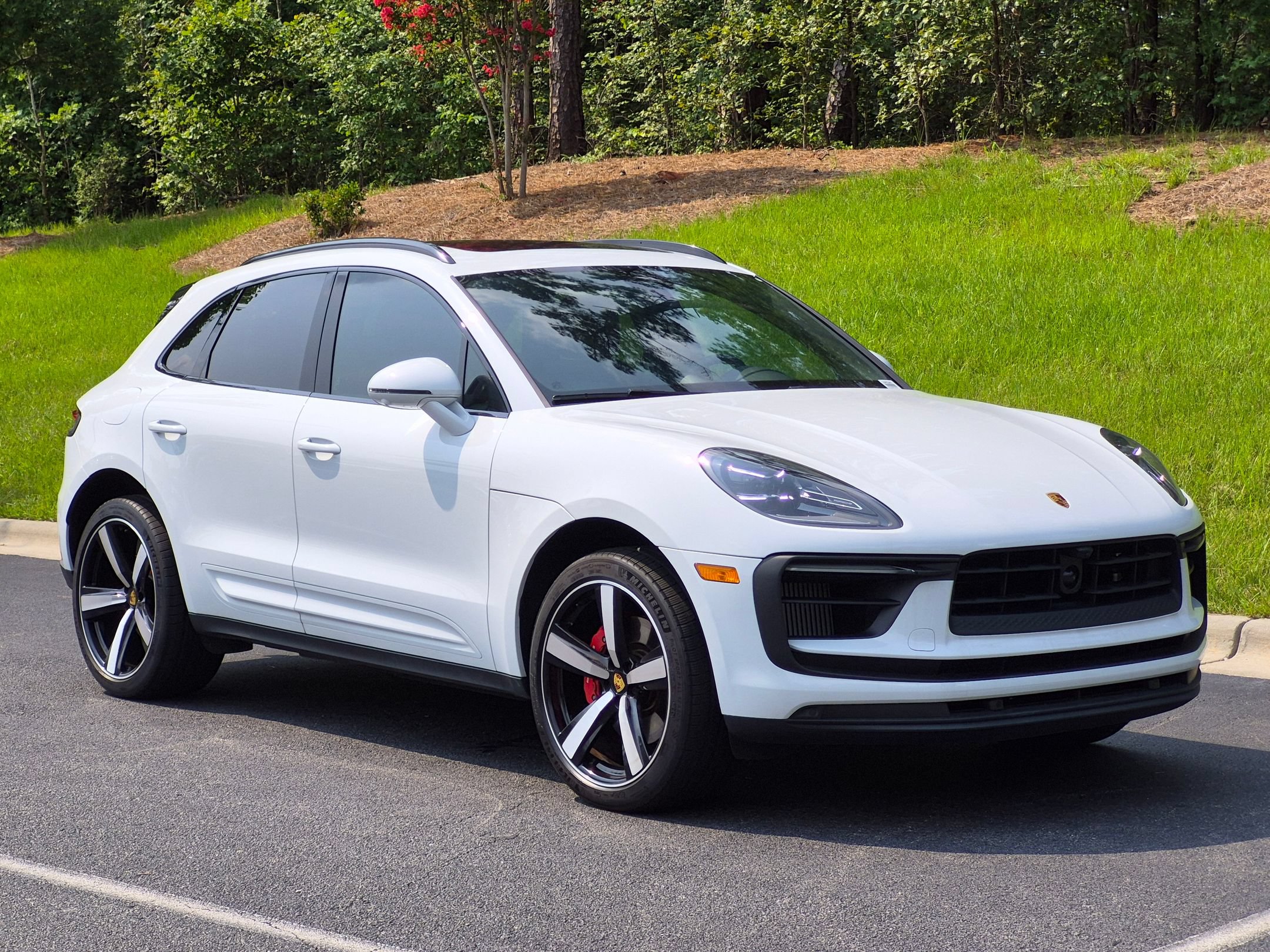 Certified 2025 Porsche Macan S AWD/4WD image 32