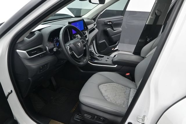 Used 2023 Toyota Highlander Bronze Edition AWD/4WD image 7
