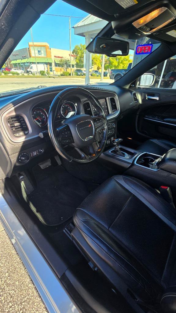 Used 2022 Dodge Charger SXT w/ Plus Group RWD image 10