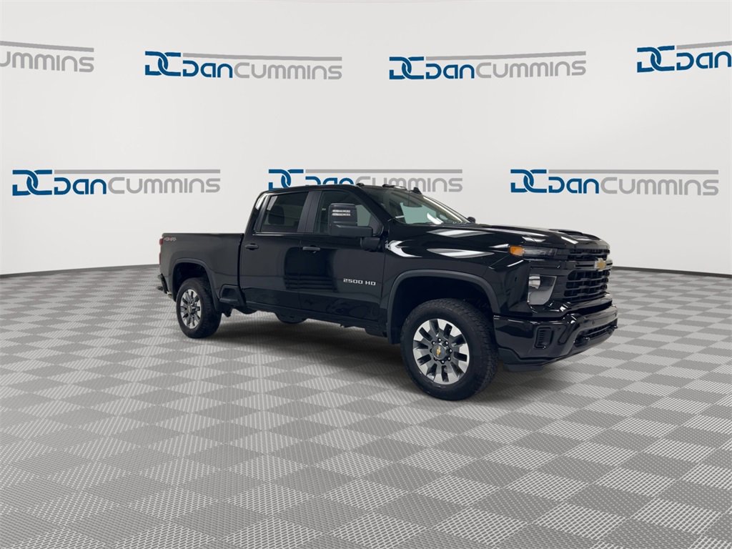 Used 2025 Chevrolet Silverado 2500 Custom w/ Custom Value Package image 2