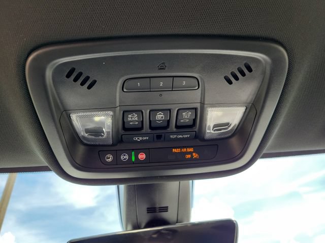 Used 2023 Chevrolet Traverse Premier w/ Redline Edition AWD/4WD image 28