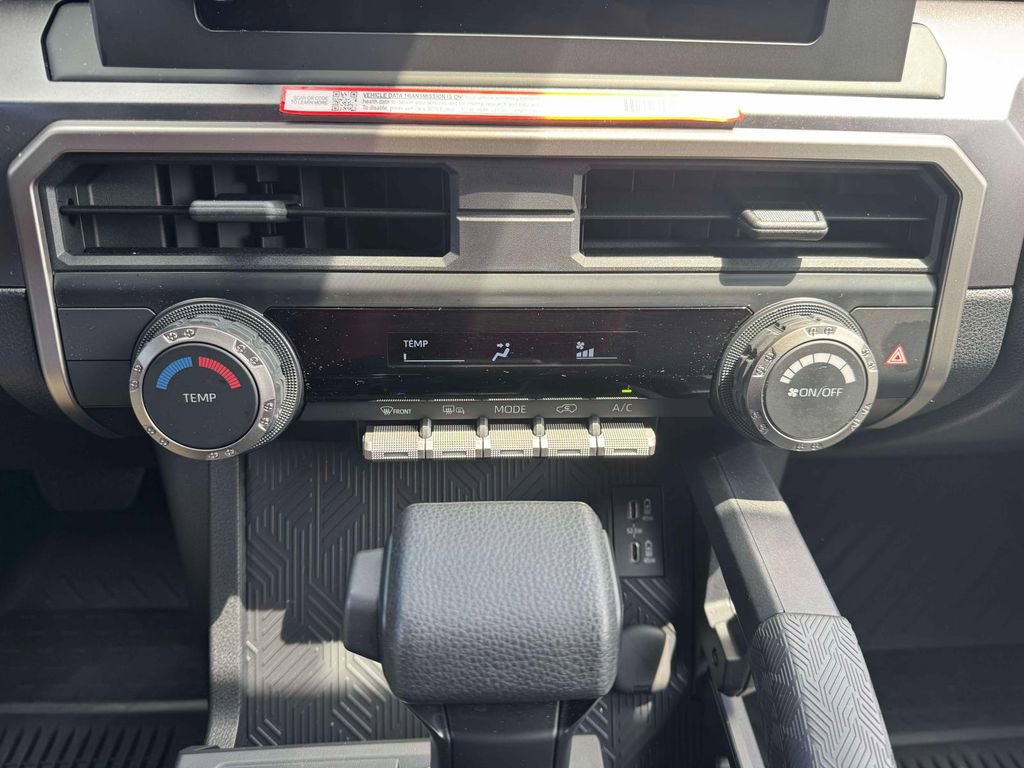 Used 2025 Toyota 4Runner SR5 AWD/4WD image 31