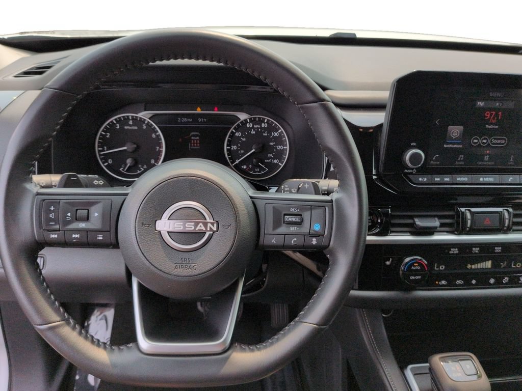 Used 2025 Nissan Pathfinder SV FWD image 14