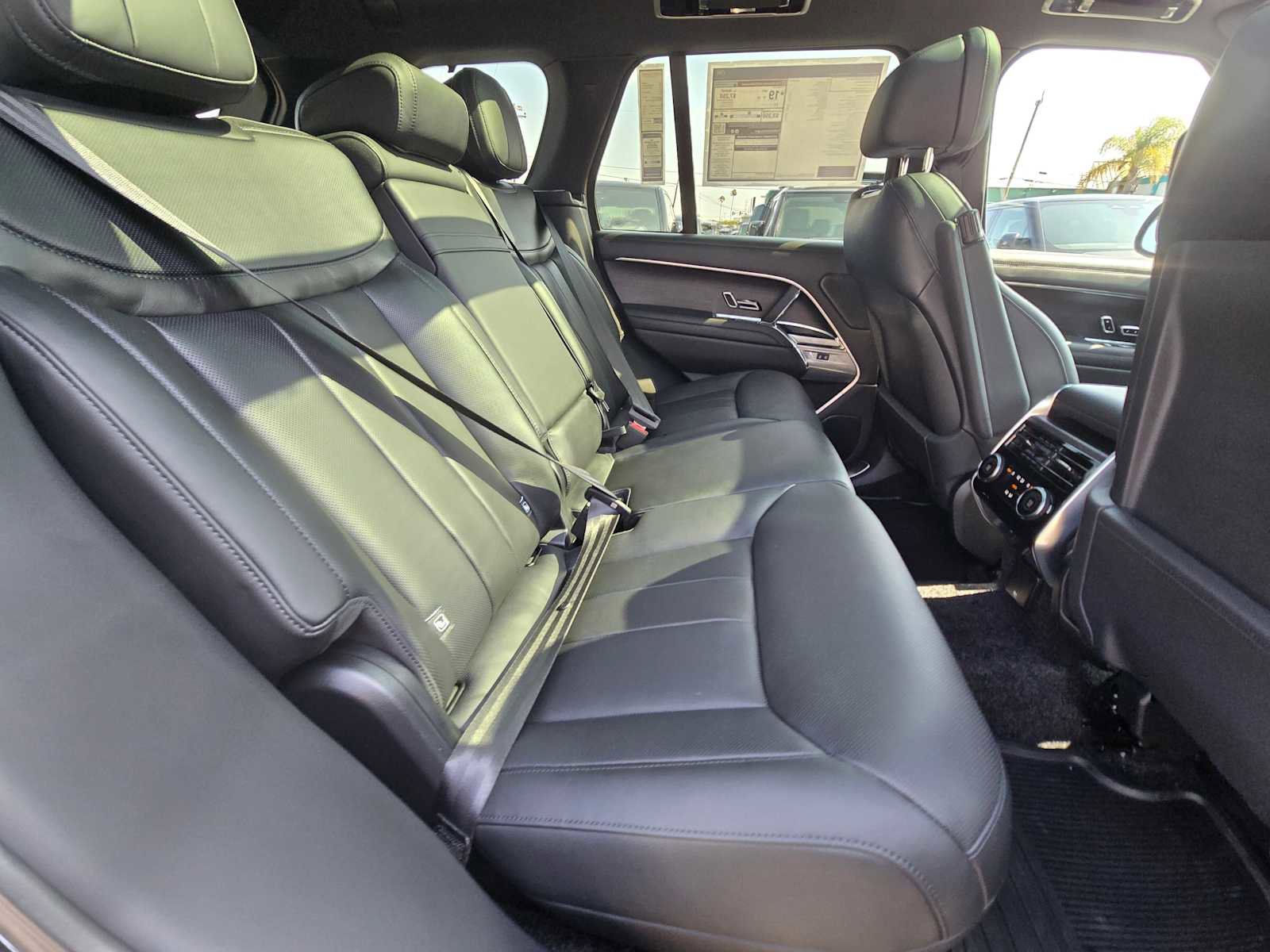 New 2025 Land Rover Range Rover SE image 14