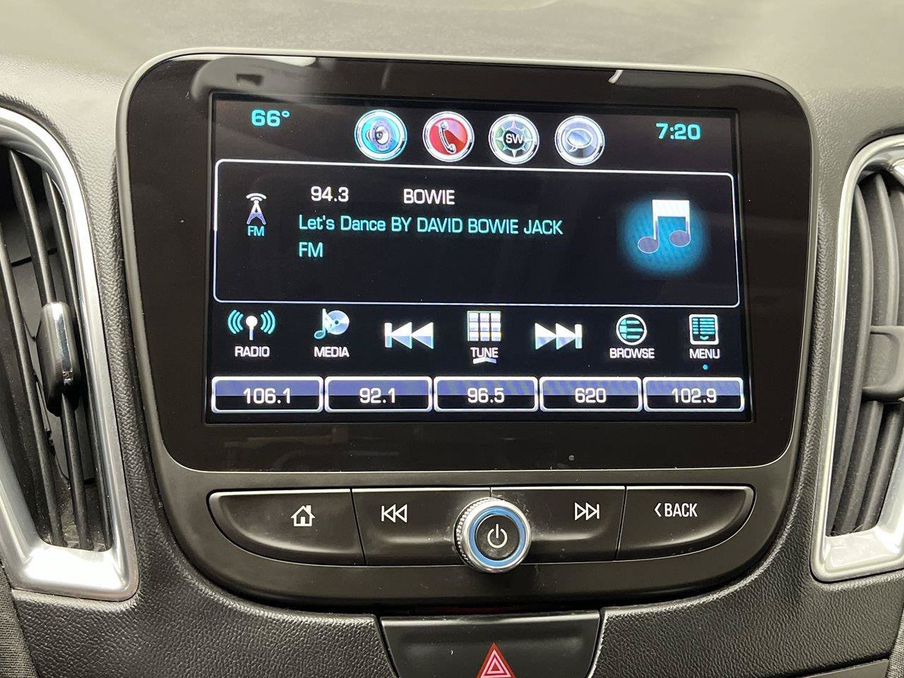 Used 2016 Chevrolet Malibu LT FWD image 16