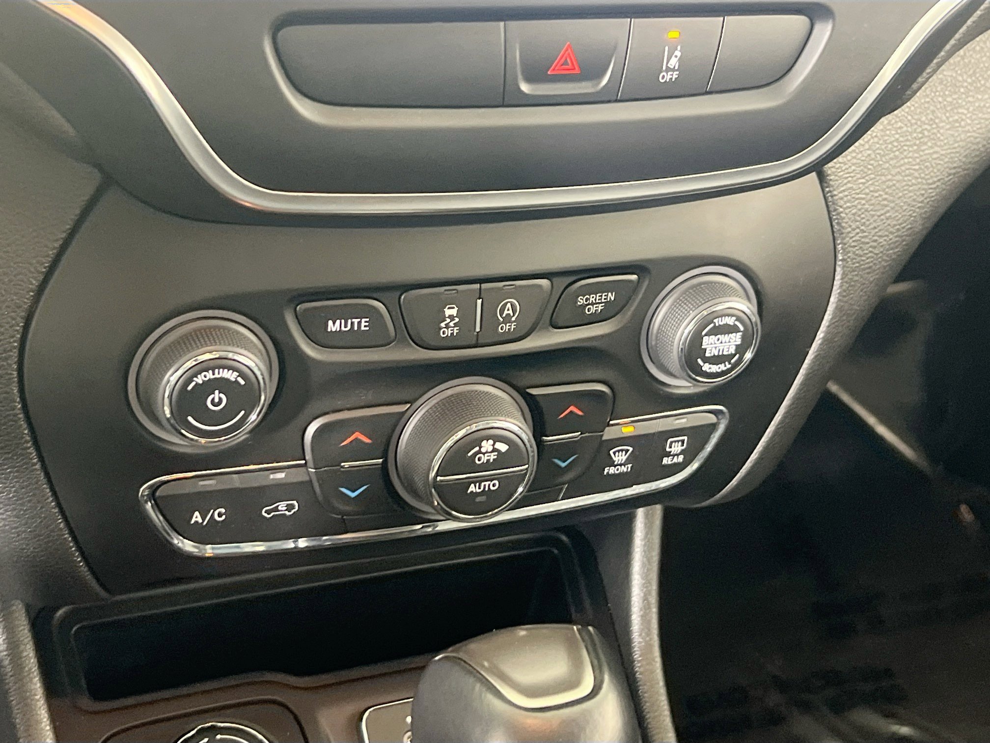 Used 2022 Jeep Cherokee Latitude Lux image 15