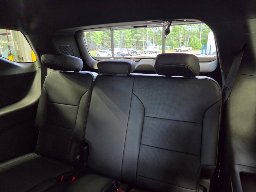 Used 2026 Chevrolet Traverse High Country w/ LPO, Floor Liner Package AWD/4WD image 21