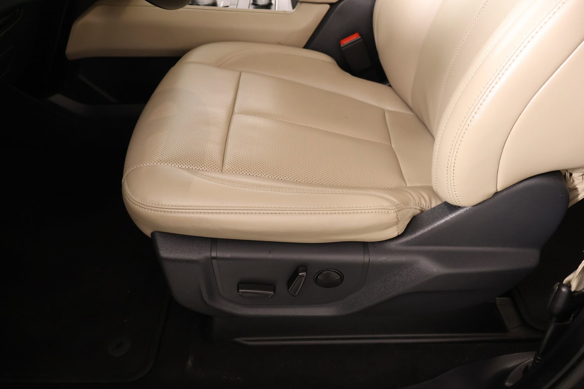 Used 2024 Ford Expedition Max XLT image 12