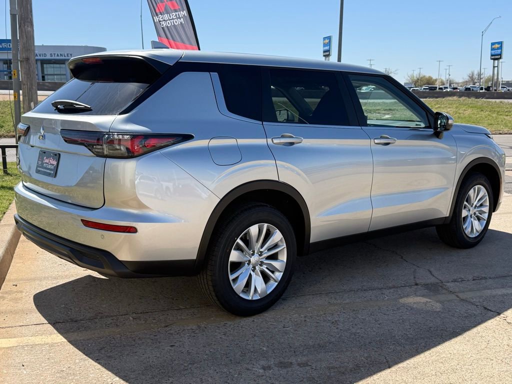 New 2026 Mitsubishi Outlander ES image 13