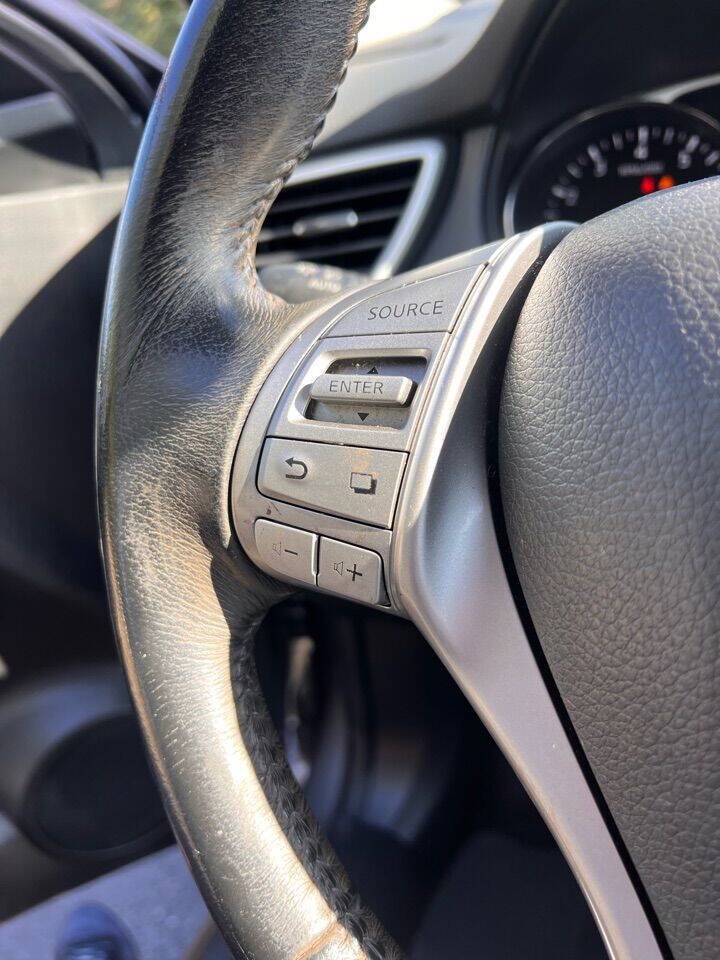 Used 2016 Nissan Rogue SL AWD/4WD image 9