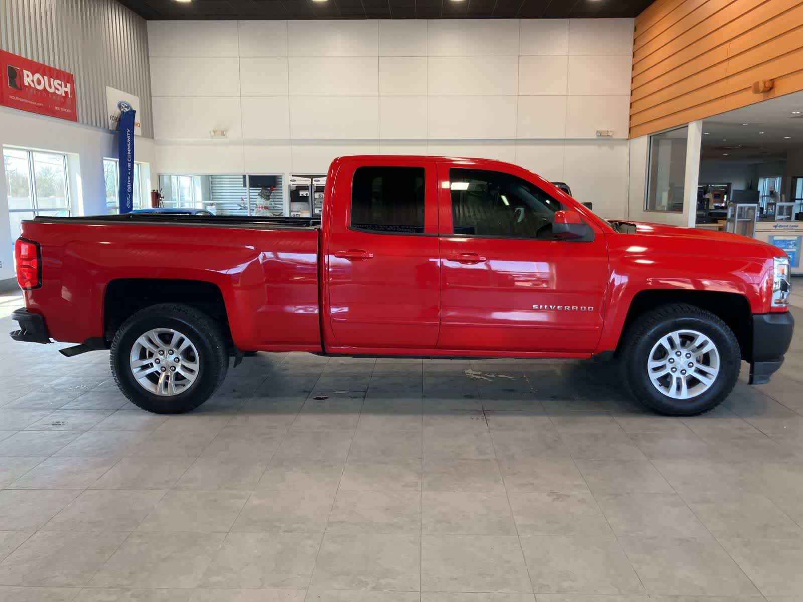 Used 2017 Chevrolet Silverado 1500 LT w/ All Star Edition AWD/4WD image 4