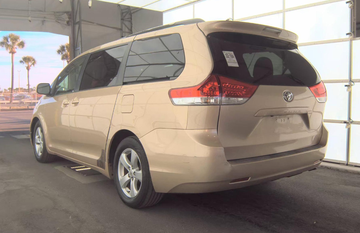 Used 2011 Toyota Sienna LE image 6
