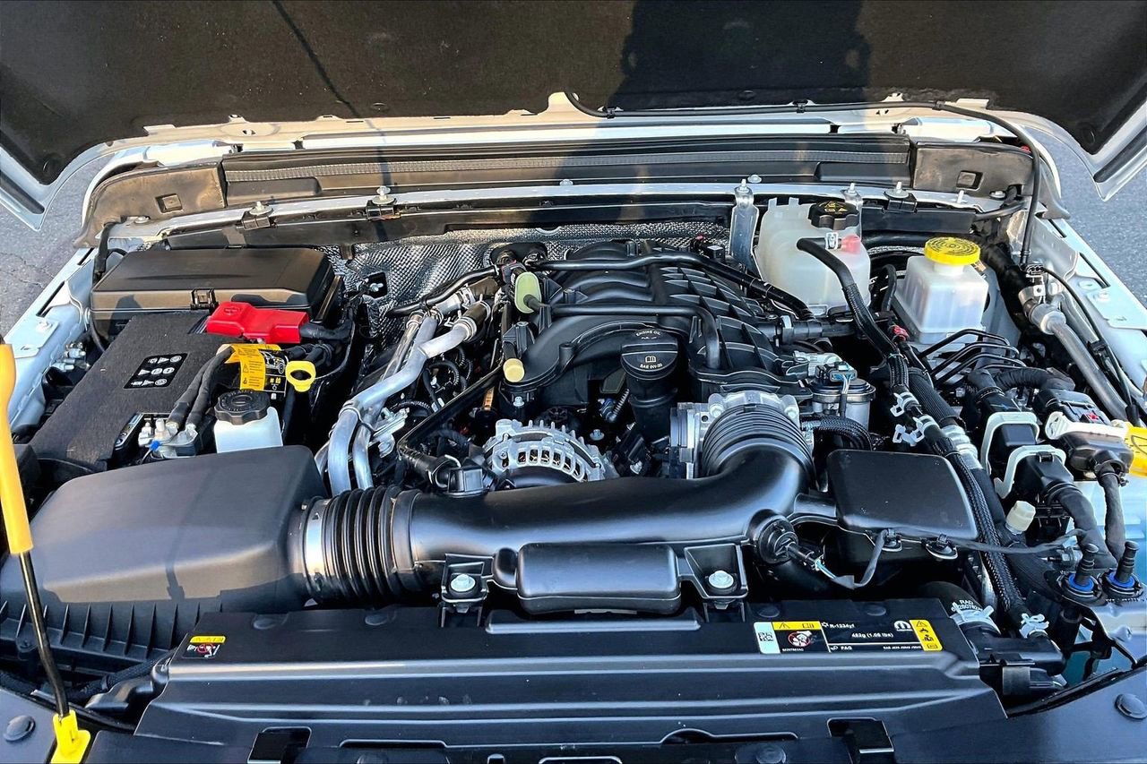 Certified 2025 Jeep Gladiator Sport image 35