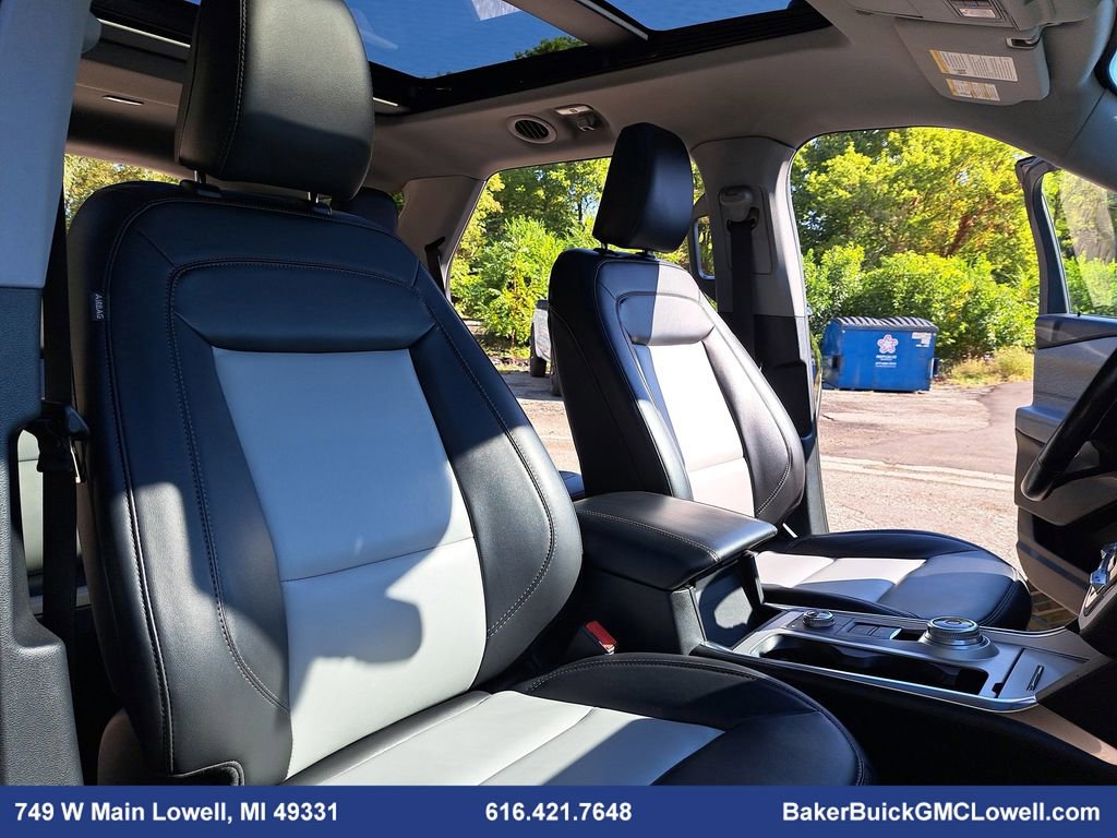 Used 2022 Ford Explorer XLT w/ XLT Sport Appearance Package image 10