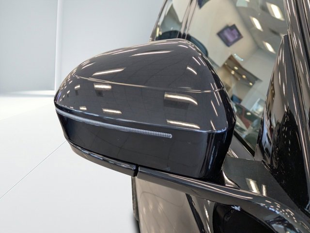 Used 2024 BMW 760i xDrive w/ Premium Package 2 image 10