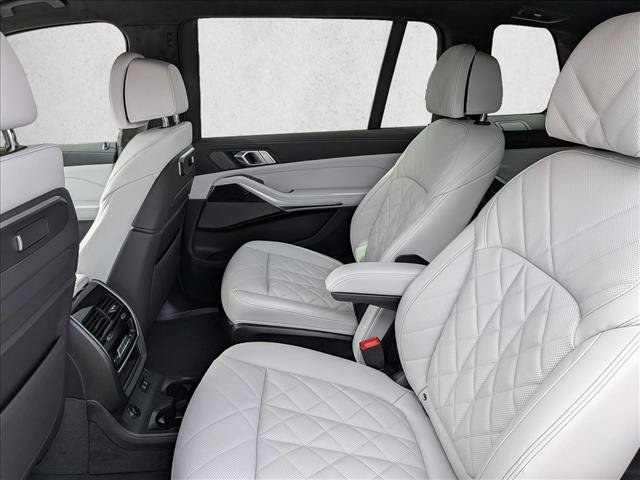 Used 2026 BMW X7 xDrive40i w/ M Sport Package AWD/4WD image 16