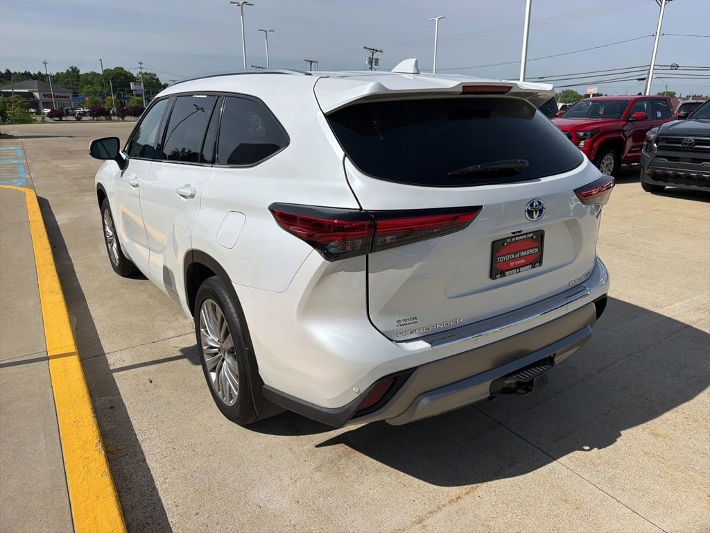 Used 2023 Toyota Highlander Platinum AWD/4WD image 7