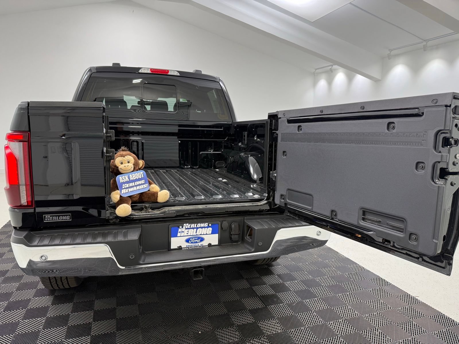 New 2025 Ford F150 Lariat w/ Equipment Group 502A High AWD/4WD image 7