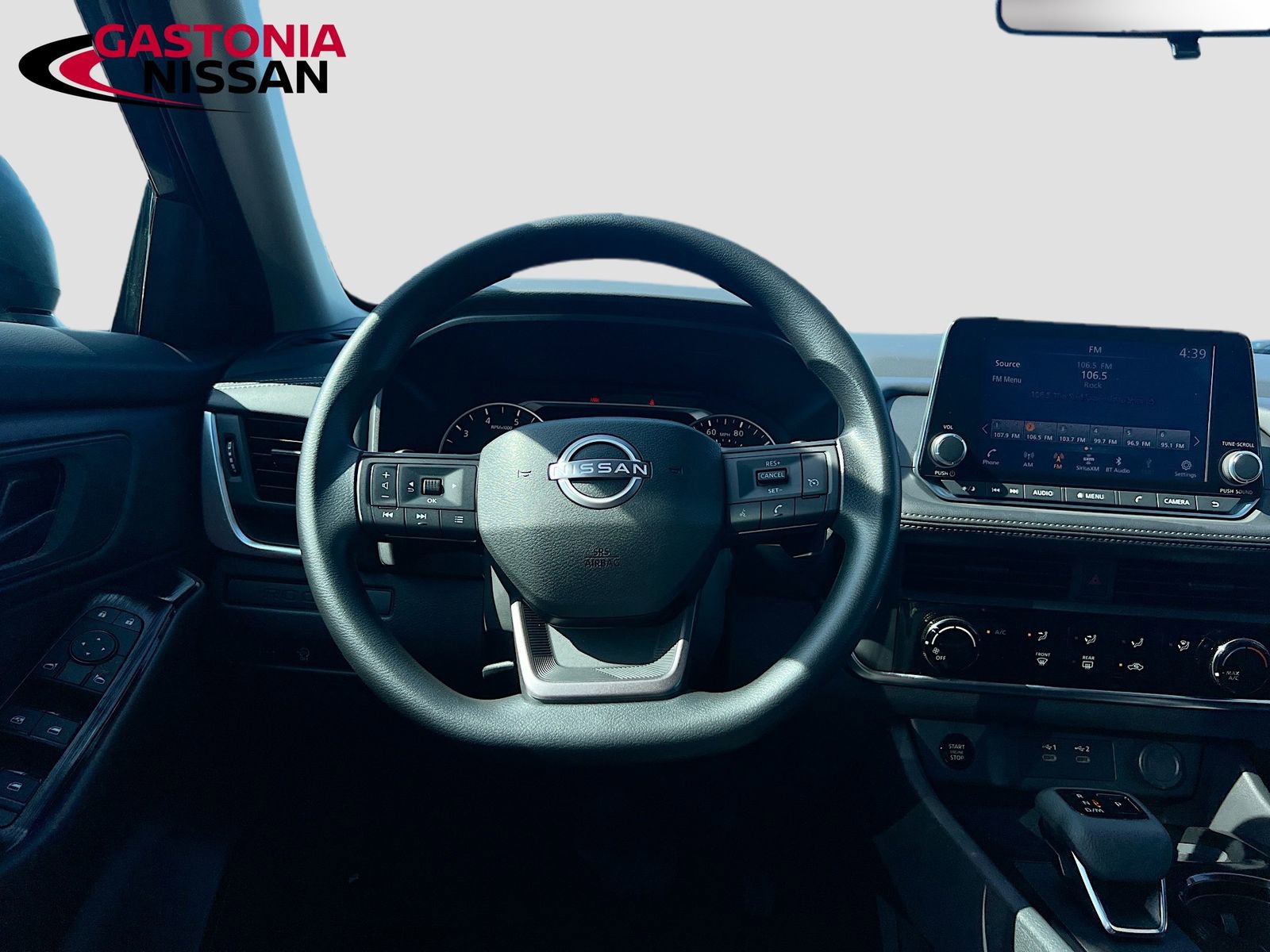 Used 2025 Nissan Rogue S FWD image 29